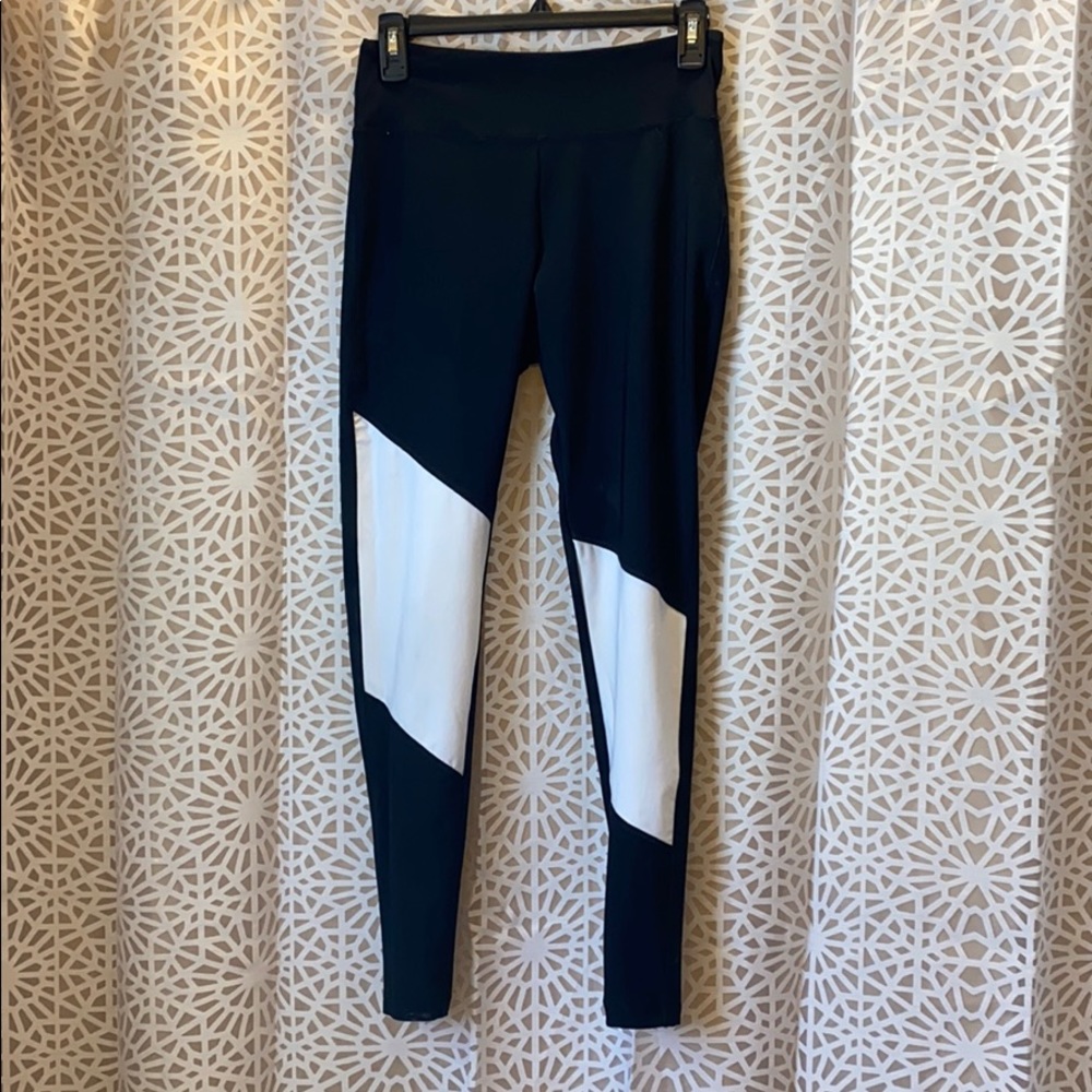 Gently worn workout leggings. Size small.